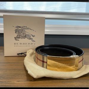 Burberry Signature Check w Plaque Belt